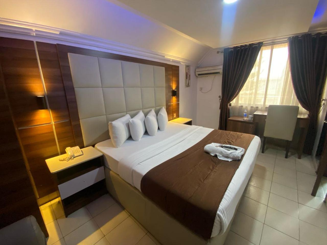 Presken Hotel And Resorts Mojidi Ikeja Exterior photo